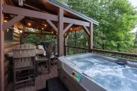 Cozy 2-bedroom cabin in beautiful Blairsville with AC, WiFi
