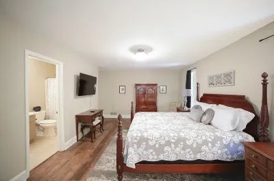 Tranquil Updated Home Mins to UGA & Downtown
