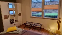 Vacation home Rehblick, directly in nature, with reading room and 2 terraces Отели рядом с достопримечательностью «Schloss Reinhardsbrunn»