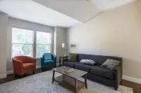 Olathe Sleeping Beauty 3Bdr and 2 Baths. Long Stay