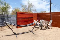 Spacious Studio w/ Kitchenette, Bathroom, Private Yard/Entrance. JT/Hi Desert