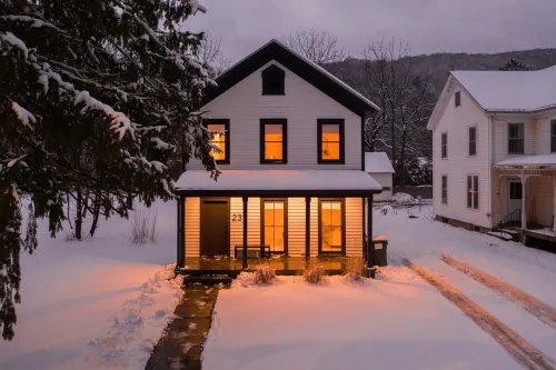 Modern Dreamy Hudson Valley Home Hotels in Phoenicia