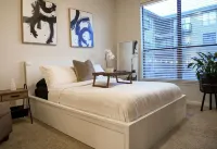 Prime Location: Stylish 1BR Apt in The Domain Microelectronics Research Center Department of Electrical and Computer Engineering周辺のホテル