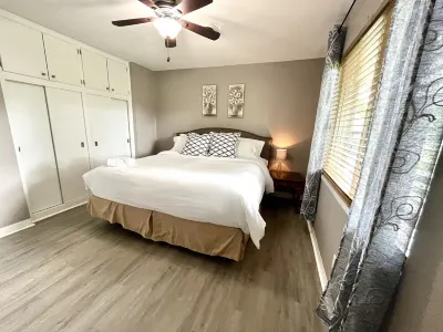 Home away in Kettering! Hotels near American Freight - Appliance, Furniture, Mattress