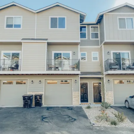 Beautiful, newly built 4 bedroom with garage