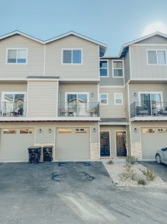 Beautiful, newly built 4 bedroom with garage