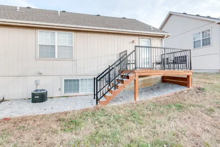 Spacious duplex home in St. Joseph, MO Отели в г. Сент-Джозеф