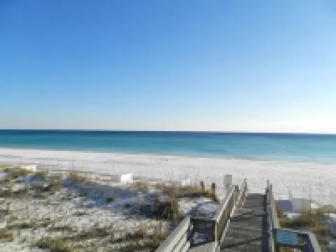 Charming Beach Cottage, Beach Chair Service Included