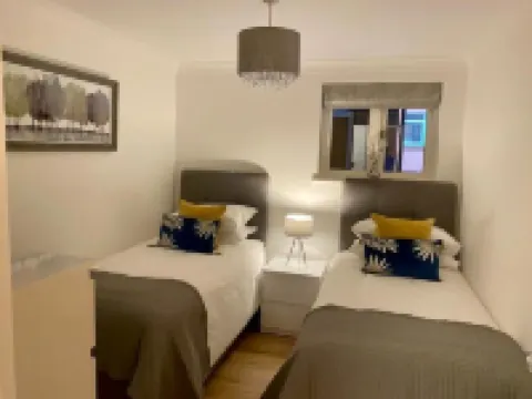 Luxury, modern town centre, 2 beds, free parking for one vehicle