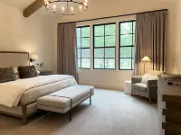 Four Seasons Luxury 5 Br Lodge w/ Hot Tub, Infinity Pool and More