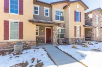 Luxury Brand New Townhouse, family and pet friendly 하이랜드랜치 호텔