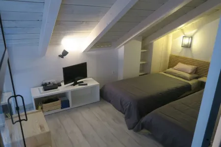 Mirandoacuenca tourist apartment is next to the Cathedral and the Hanging Houses