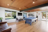 Island Getaway, Outdoor Spa, Games Room