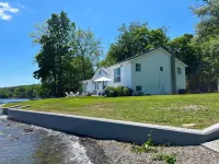 Birchwood Cottage - 200ft of Lake Beach-Fully flat lot -Private Driveway