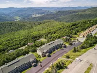 Summit Condo 201A - Recently Renovated, Great Views, Close to Village! - 3-Star