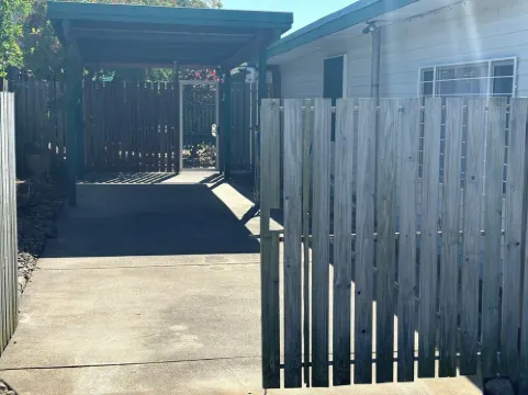 Barney Point Gem  Space, Privacy & Perfect Location Walk to Beach, Cafes and Pub Hotels in Barney Point