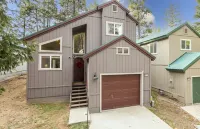 Modern Family Cabin with Gas Fireplace, WIFI + EV CHARGER