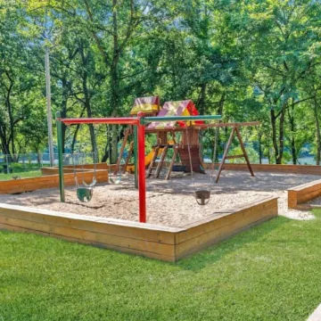 2 BR at Pointe Royale Golf Course. Steps from Lake Taneycomo. Gorgeous views