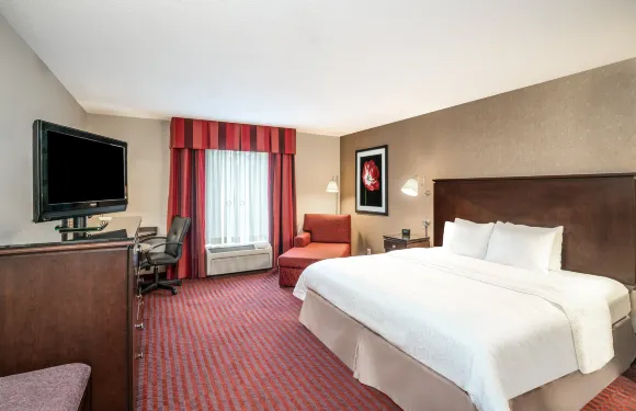 里士滿機場歡朋酒店