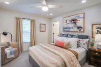 Luxury Haven - Renovated w/ Abundant Amenities