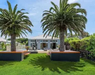 Luxurious Portsea Lakehouse
