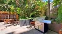 12th Floor Waikiki Queen Studio with Gorgeous Pool & Spa