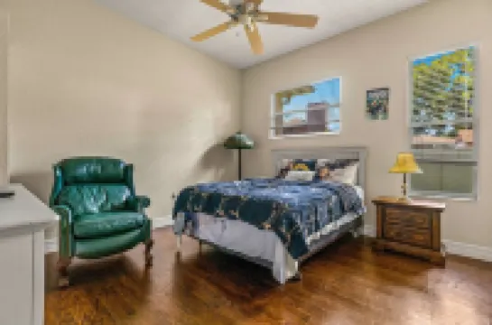 Cozy retreat in Spring Hill, 3 beds, 3 baths w/heated Pool  and Hot Tub