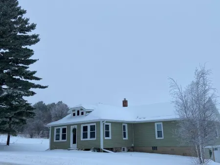 The Beekeeper's Inn- Quiet country retreat