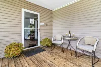 Private, cozy home - Handicapped Accessible no by- with great views