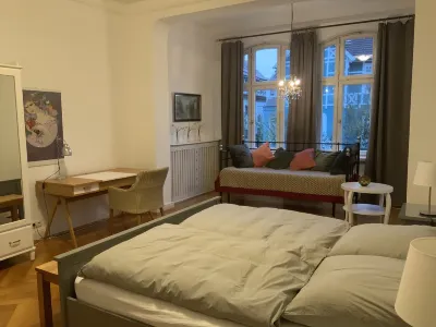 Large Apartment with Sauna in central Buxtehude.NO RENTAL TO FITTERS. Hotels near Lidl