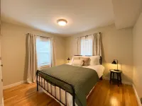 Pristine Cozy Walkable Downtown 2Br Getaway - 4-Star