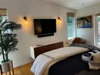Ideal location, Minutes to Beach & Abbott Kinney, lots of parking - Balcony