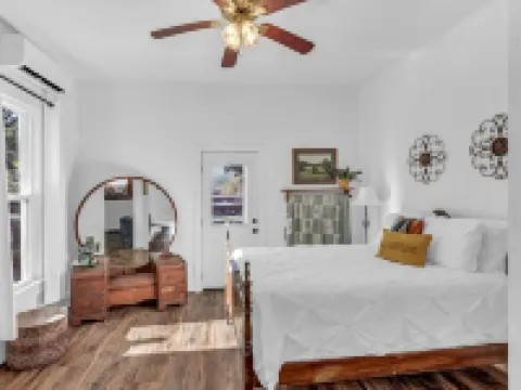 The Ouachita Depot- Large house/Perfect location Hotels in Mena