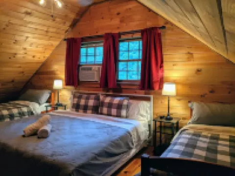 La Bellota Cabin - Secluded, Hot Tub, Sauna, Game Room, Massage Chair