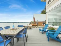 Beachfront, Water & Mountain Views, Epic Deck on Whidbey Island! Hotels in Langley