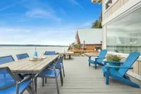 Beachfront, Water & Mountain Views, Epic Deck on Whidbey Island!