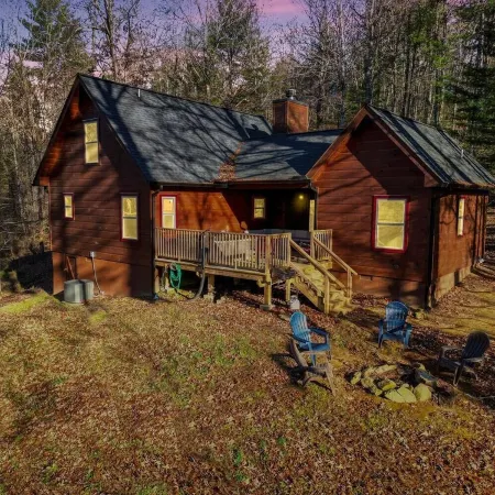 Cabin in Appalachian Mountains; Fast Internet, Sunset View, Hot Tub!
