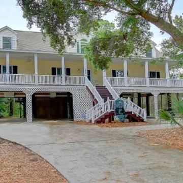Large Beach House for Bigger, Better Gatherings!
