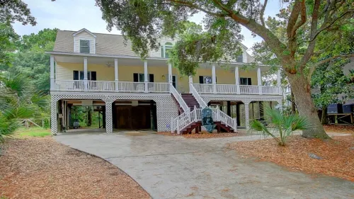 Large Beach House for Bigger, Better Gatherings!