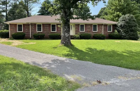 Tranquil Retreat*Family Friendly*Pet Friendly*2 Miles from MTSU