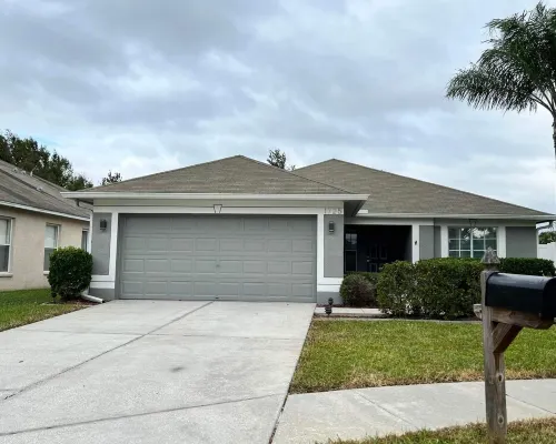 Amazing heated pool 4 BR/2 baths newly renovated home with large deck! Hotels in Wesley Chapel