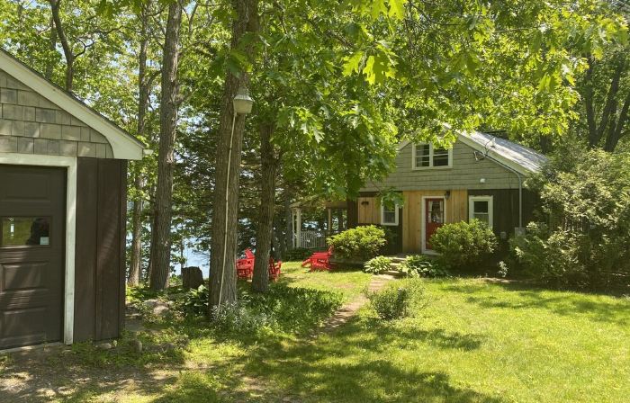 Peacefull house on the water