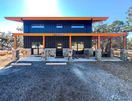 Minutes from Canyon Lake. New construction. Отели в г. Каньон Лейк