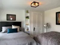 Mississippi River Views and Downtown LeClaire all in one! Hotels in Le Claire