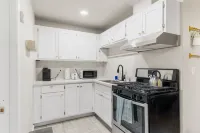 Comfortable Compton 2 Bed APT 1