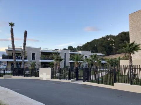 BEL Appartement Avec Terrasse Dans Residence Recente DE Standing Hotels in Saint-Mandrier-sur-Mer