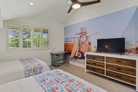 Family friendly condo, bright and beachy, walk to the beach! AC, pool, hot tub! - 4-Star