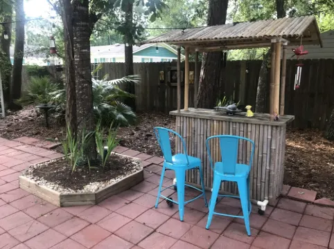 1 BR Studio/Cottage with Pool & Golf Cart/ Near Beach