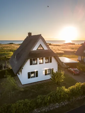 Vacation home MEERESTRAUM - At home by the sea! Dreamlike. Idyllic. Unique. Отели рядом с достопримечательностью «Caravan Camp "Baltic Sea" Dranske / Rügen»