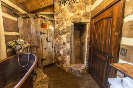 Breathtaking Log Cabin at the Stables at Strawberry Creek